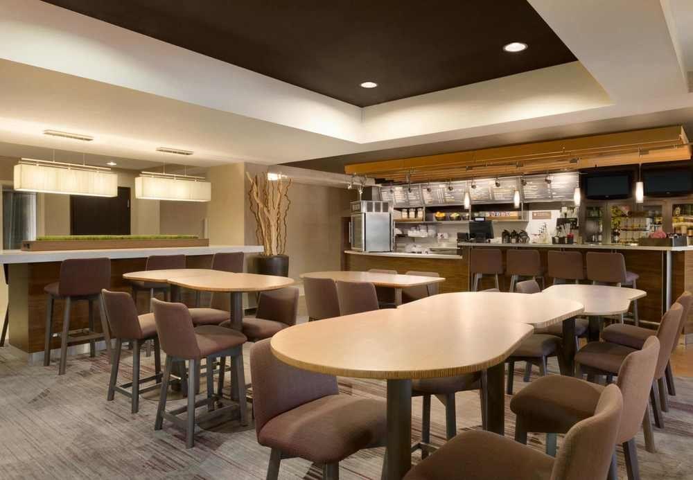 Отель Courtyard By Marriott Bloomington Normal Экстерьер фото