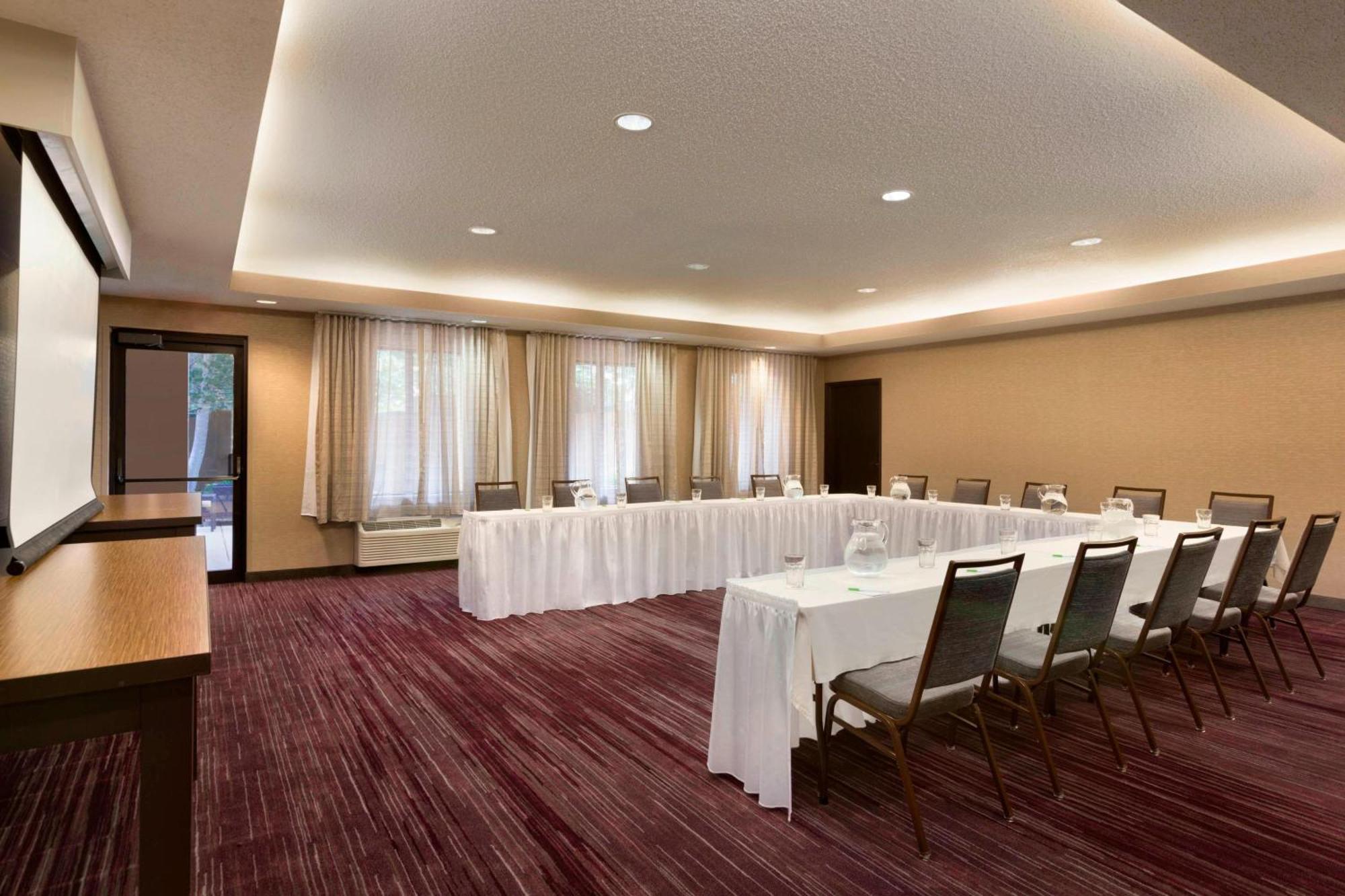 Отель Courtyard By Marriott Bloomington Normal Экстерьер фото