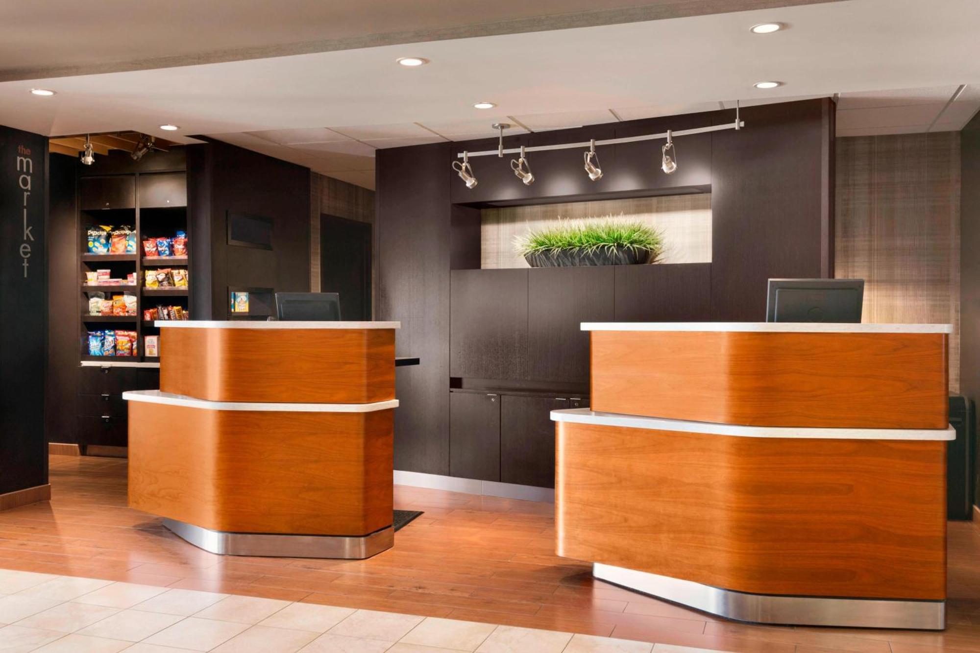Отель Courtyard By Marriott Bloomington Normal Экстерьер фото