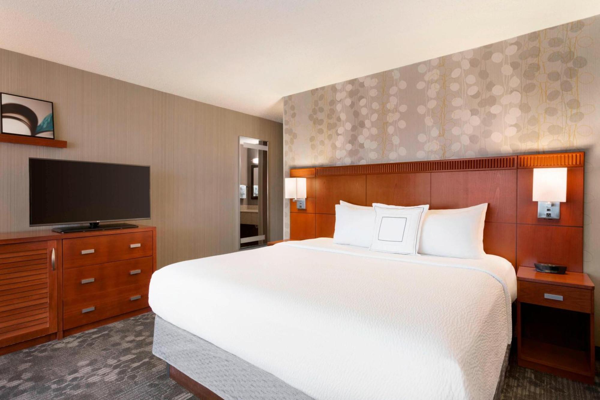 Отель Courtyard By Marriott Bloomington Normal Экстерьер фото