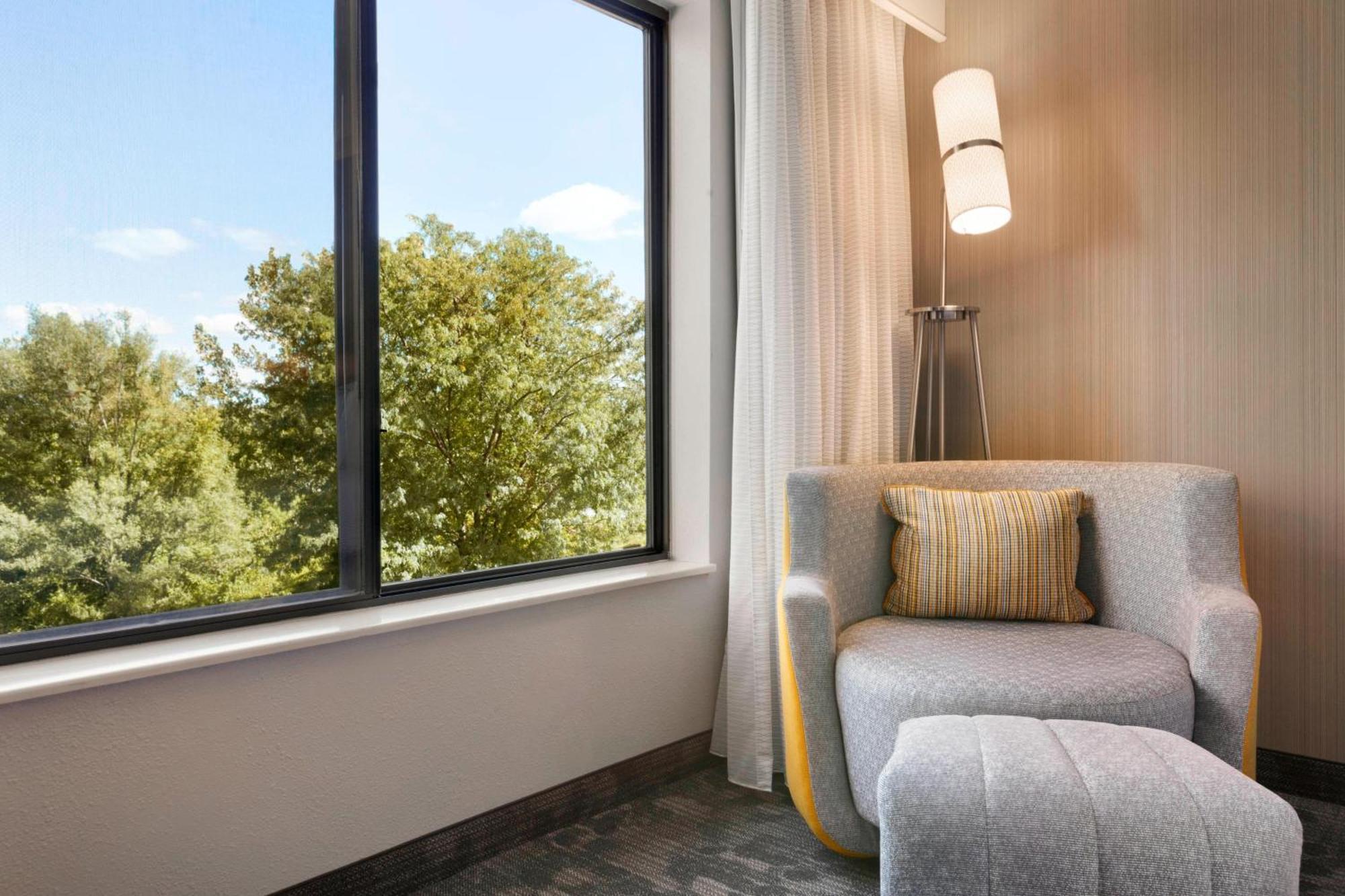 Отель Courtyard By Marriott Bloomington Normal Экстерьер фото
