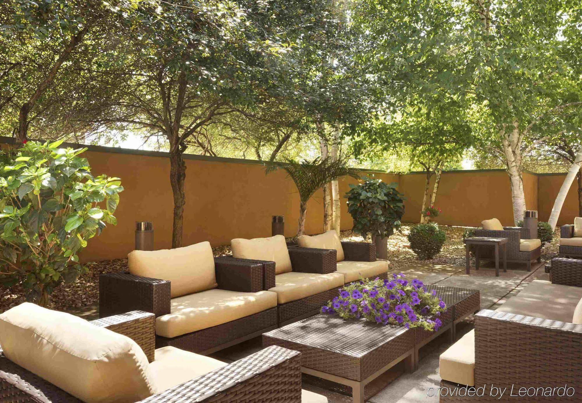 Отель Courtyard By Marriott Bloomington Normal Экстерьер фото
