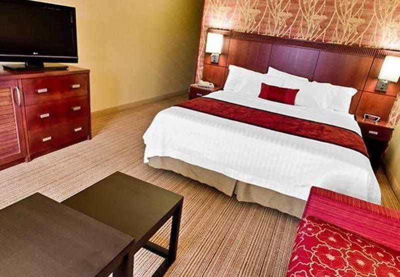 Отель Courtyard By Marriott Bloomington Normal Экстерьер фото